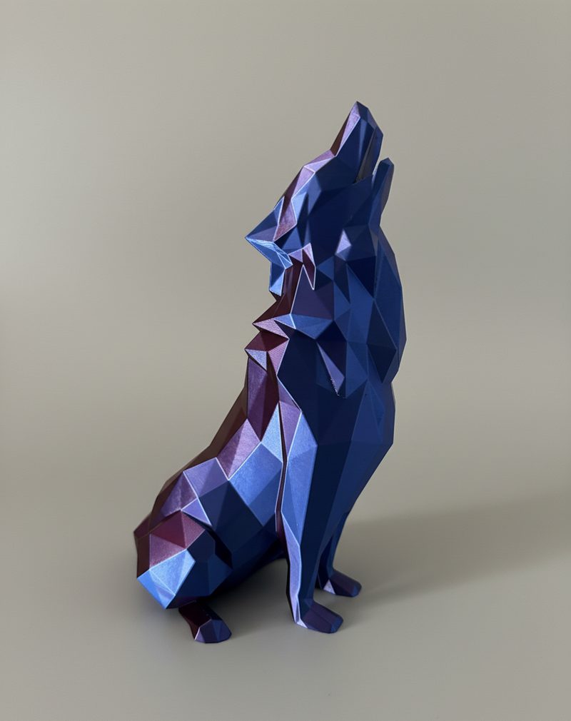 Wilk low-poly wydrukowany w 3D z filamentu gradientowego PLA